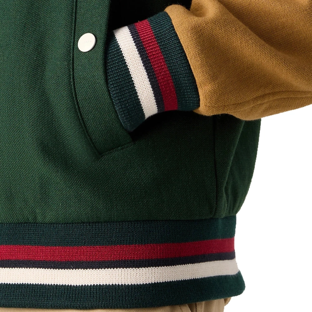 Aarons smaragdgrüne Varsityjacke für Herren mit Cognac-Ärmeln: Klassisch-lässiger Look, der begeistert!